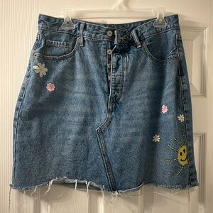 Old Navy Higher High Rise embroidered denim skirt size 12